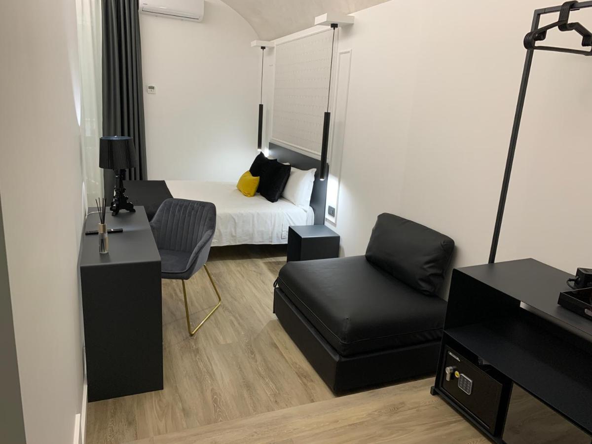 Toledo Boutique Rooms เนเปิลส์ ภายนอก รูปภาพ